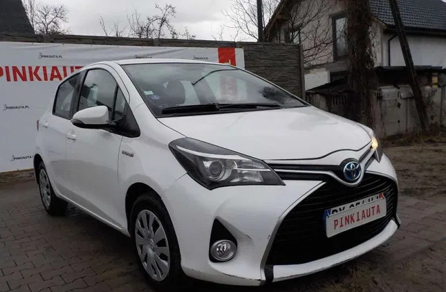 samochody osobowe Toyota Yaris cena 26900 przebieg: 133543, rok produkcji 2016 z Pszów